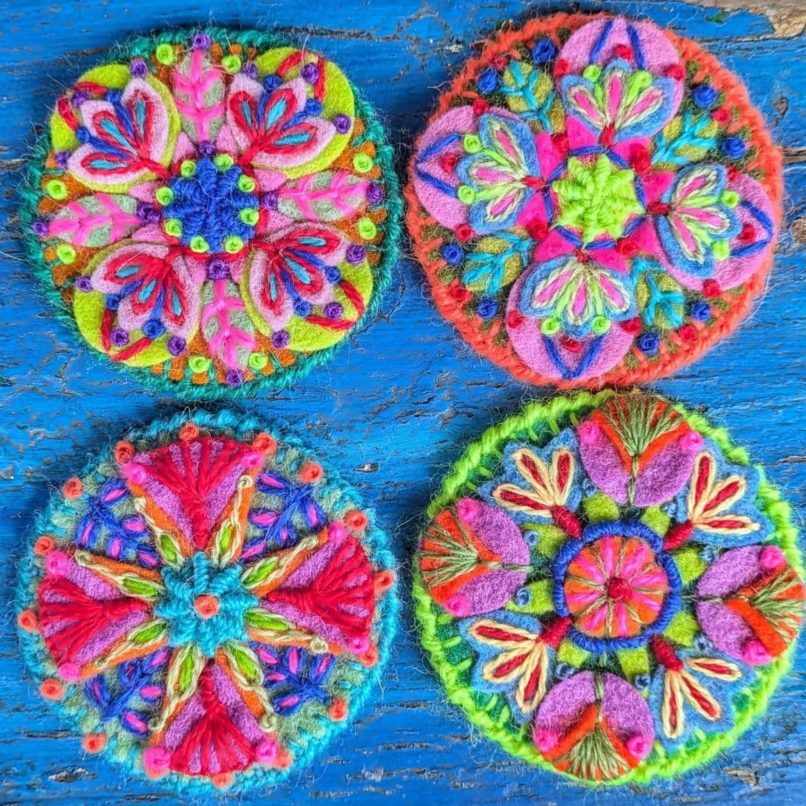 Runde handbestickte Anstecknadeln in Mandalaform, ca 7cm Durchmesser, leuchtende bunte Farben